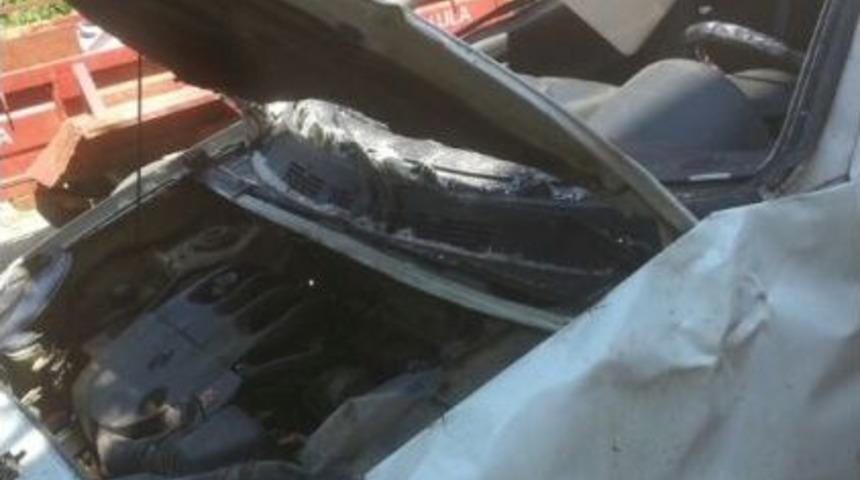 Yoldan &Ccedil;ıkan Panelvan Ara&ccedil; U&ccedil;uruma Yuvarlandı