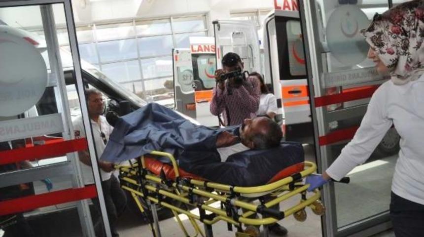 Adıyaman'da Iki Otomobil &Ccedil;arpıştı: 4 Yaralı