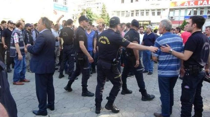 &Ccedil;ayeli'nde, Chp'nin 'adalet' Y&uuml;r&uuml;y&uuml;ş&uuml;nde Gerginlik Yaşandı