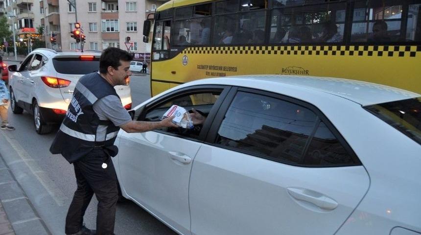 İftara Yetişemeyenlere Şahinbey Belediyesi Yetişti