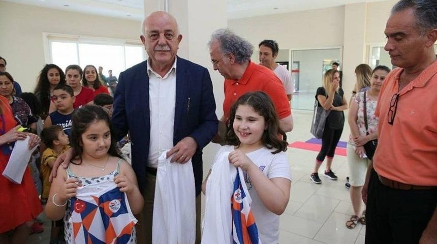 Başkan Seyfi Dingil&rsquo;den Minik Sporculara Forma