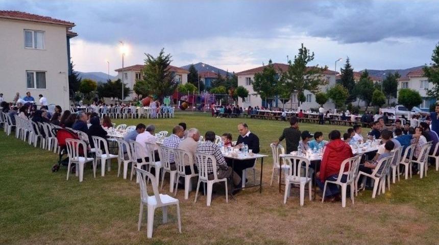 Başkan Polat Kimsesiz &Ccedil;ocuklar İle İftarda Bir Araya Geldi