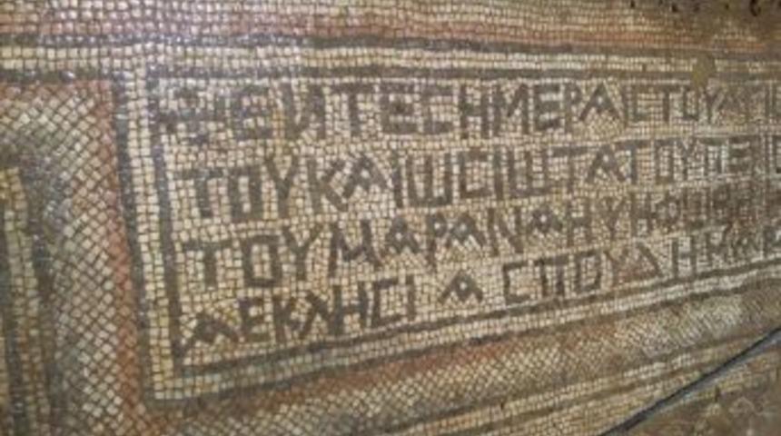 Bahçede Çalışırken Roma Dönemine Ait Mozaik Buldu