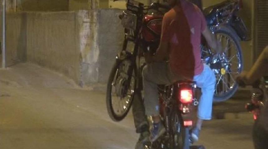 Motosikleti Motosiklet Ile Taşıdılar