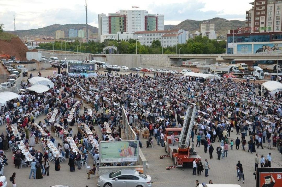 12 Bin Kişi İftar Sofrasında Buluştu