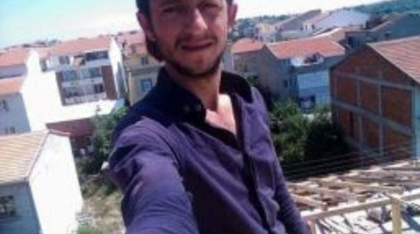 Biga'da, &Ccedil;alıştığı Inşaatın &Ccedil;atısından D&uuml;şen Iş&ccedil;i &Ouml;ld&uuml;