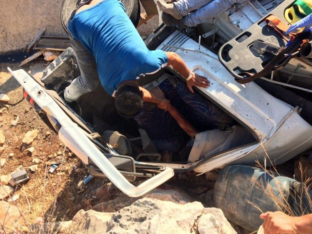 Freni Boşalan Kamyon Devrildi: 1&rsquo;i Ağır 2 Yaralı