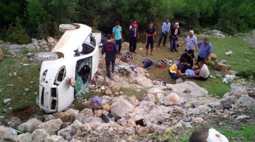 Andırın'da Otomobil Şarampole Yuvarlandı: 4 Yaralı