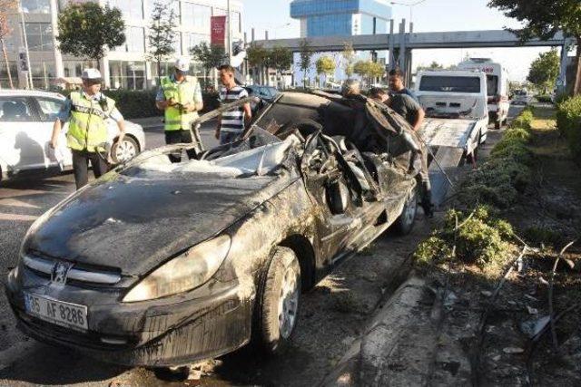 Otomobil Ağaca Çarptı; Sürücü Yaralandı