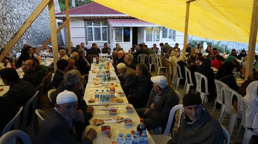 Şehit Ailesinden Protokole İftar