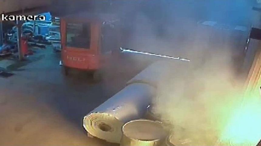 (&ouml;zel Haber) İş&ccedil;ilerin Canlarını Yangından Son Anda Kurtarabildi