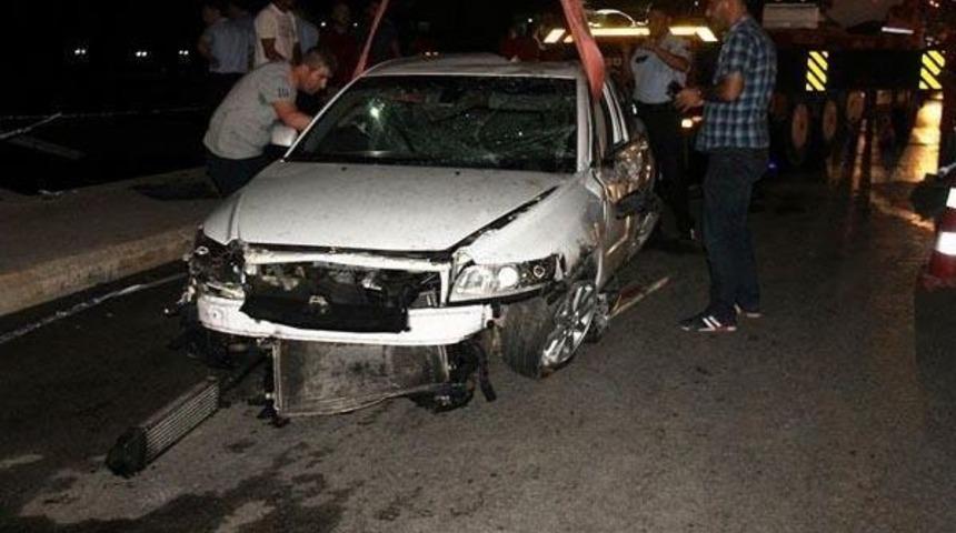 K&ouml;peğe &Ccedil;arpmamak I&ccedil;in K&ouml;pr&uuml;den U&ccedil;tu: 2 Yaralı