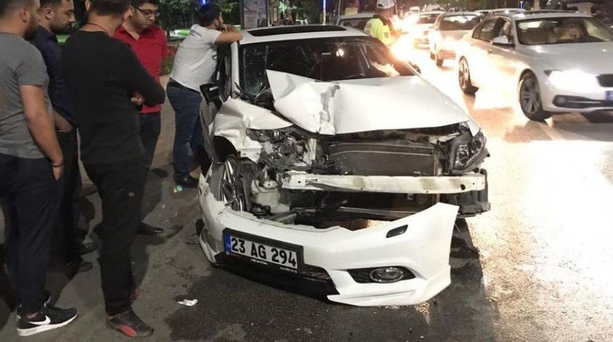 Elazığ&rsquo;da Zincirleme Kaza: 2 Yaralı