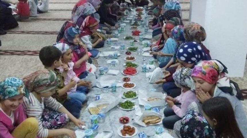 Hisarcık&rsquo;ta Yaz Kur&rsquo;an Kursu &Ouml;ğrencilerine İftar Yemeği