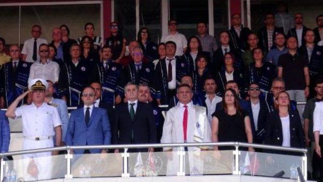 Çomü'de 8 Bin 500 Öğrencinin Mezuniyet Coşkusu