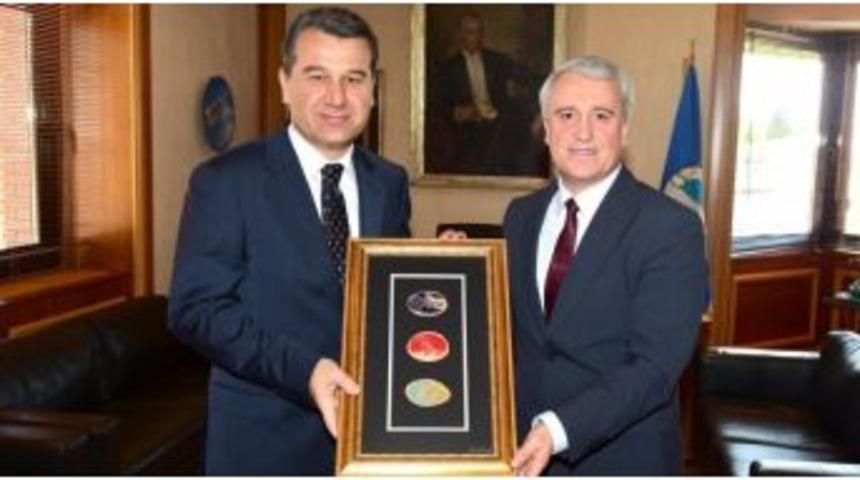 Azmi &Ccedil;elik&rsquo;ten Rekt&ouml;r G&uuml;ndoğan&rsquo;a Veda Ziyareti