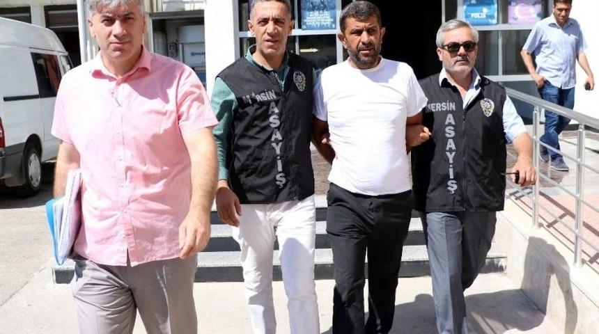 Yaşlı Adamı &Ouml;ld&uuml;ren Katil Zanlısı, Kendisini Yakalayan Polisleri Tebrik Etti