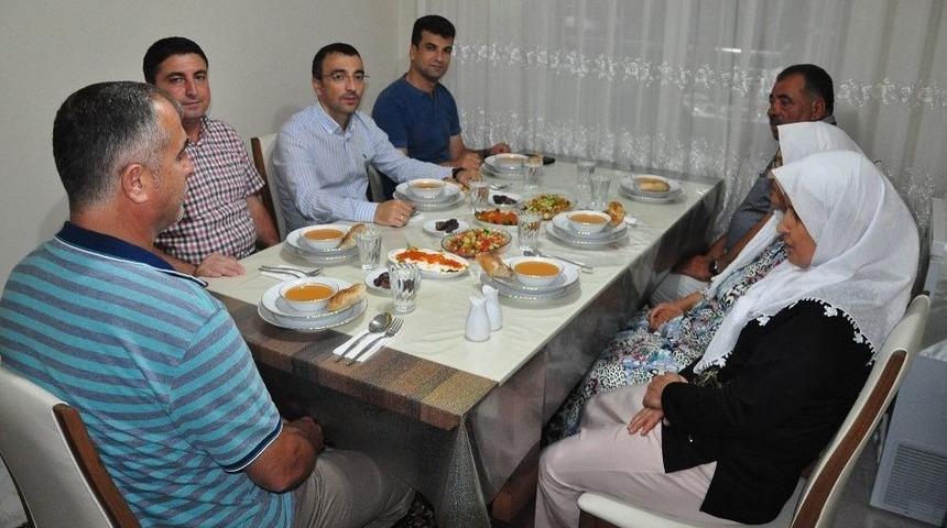 Milas Kaymakamı Arslan Şehit Ailesinin İftarına Katıldı