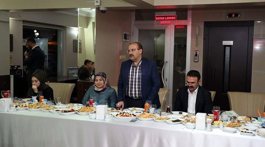 Vali Ustaoğlu, Personel İle İftarda Bir Araya Geldi