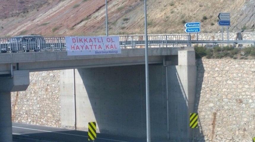 Bilecik’te Sürücüler Pankartlarla Uyarıldı