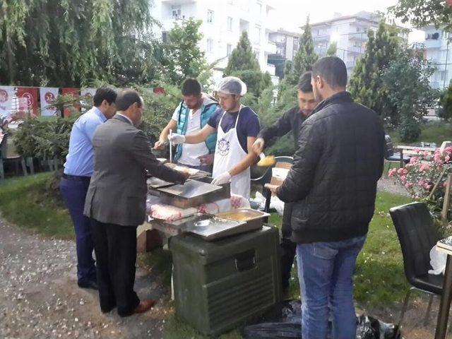 Mhp’liler Fırat Yılmaz Çakıroğlu Parkındaki İftarda Buluştu