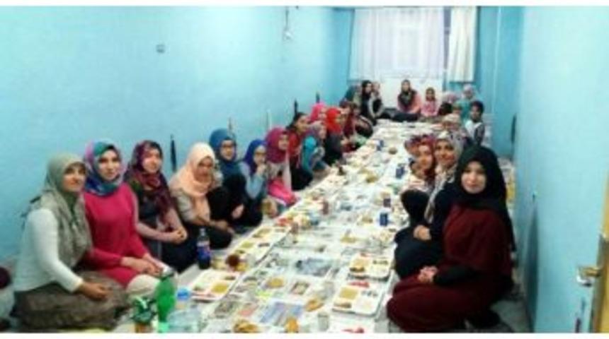 Soğuk Çeşme Kız Kur’an Kursu’nda İftar