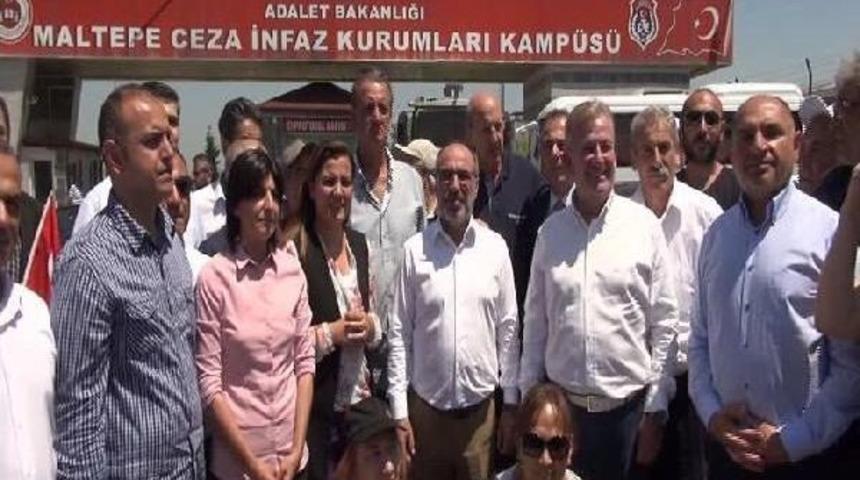 Chp'li 12 Milletvekilinden Berberoğlu'na Ziyaret (1)