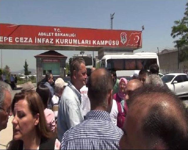 Chp'li 12 Milletvekilinden Berberoğlu'na Ziyaret (1)