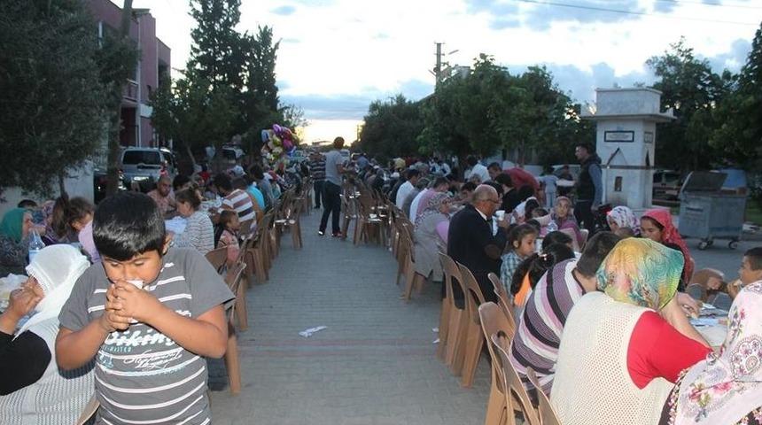 Alaşehir&rsquo;de 14 Mahallede 12 Bin Vatandaşa İftar