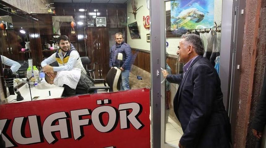 Berber Ve Kuaf&ouml;rlerin &Ccedil;alışma Saatine Bayram Esnekliği