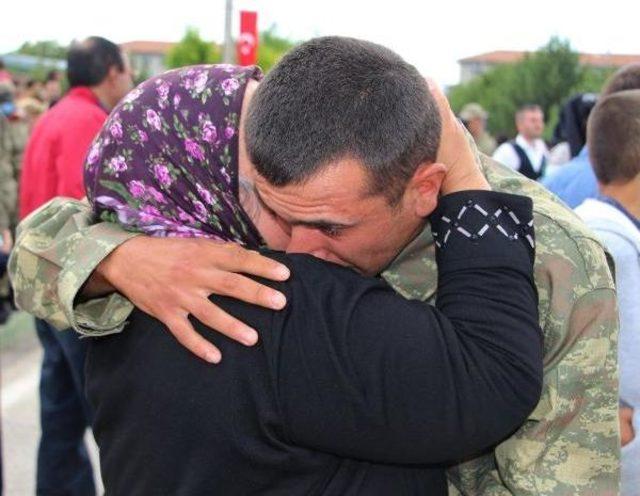 Acemi Erlerin Yemin Töreninde Duygu Dolu Anlar Yaşandı