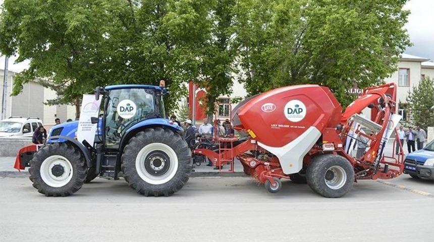 Aşkale&rsquo;ye 320 Bin Liralık Tarım Makinası Desteği