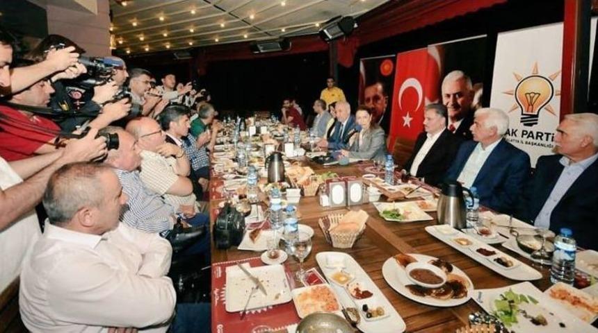 Ak Parti Genel Başkan Yardımcısı &Ouml;znur &Ccedil;alık: