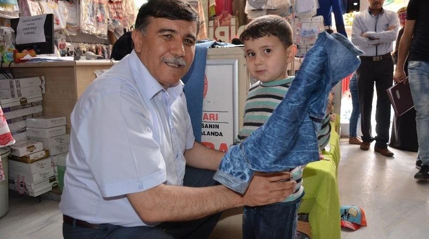 Emet Belediye Başkanı Mustafa Koca: "yetimler G&uuml;lerse D&uuml;nya G&uuml;ler"