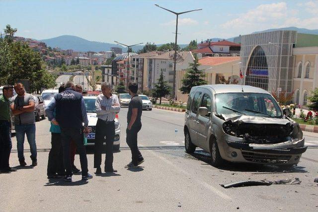 Tıra Arkadan Çarptı, Şans Eseri Yaralan Olmadı