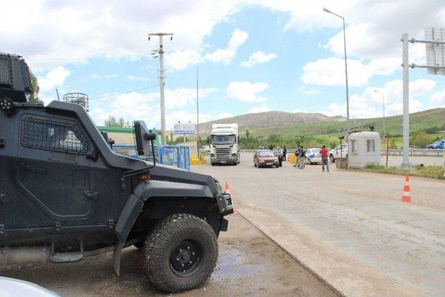 Sivas’ta Polis Ve Jandarmadan Bayram Uygulaması