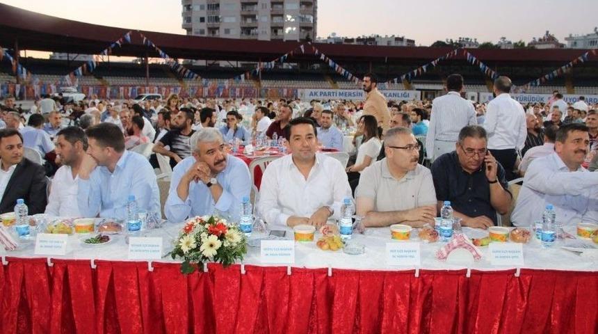 Ak Parti Mezitli&rsquo;den Vefa İftarına Yoğun Katılım