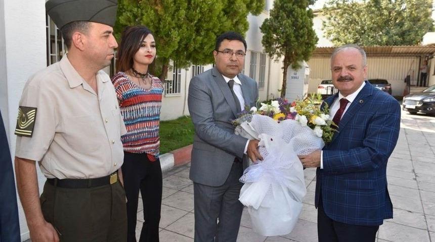 Vali &Ccedil;akacak Veda Ziyaretlerini S&uuml;rd&uuml;r&uuml;yor