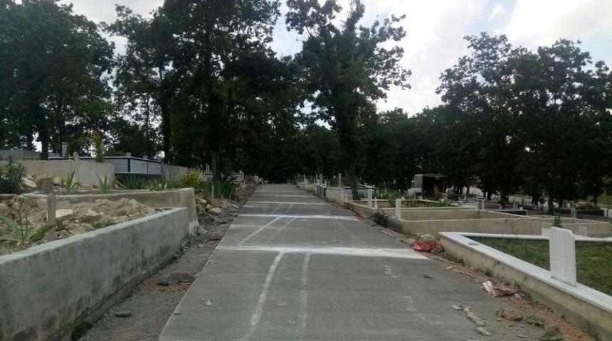 Mezarlıklara Beton Yol