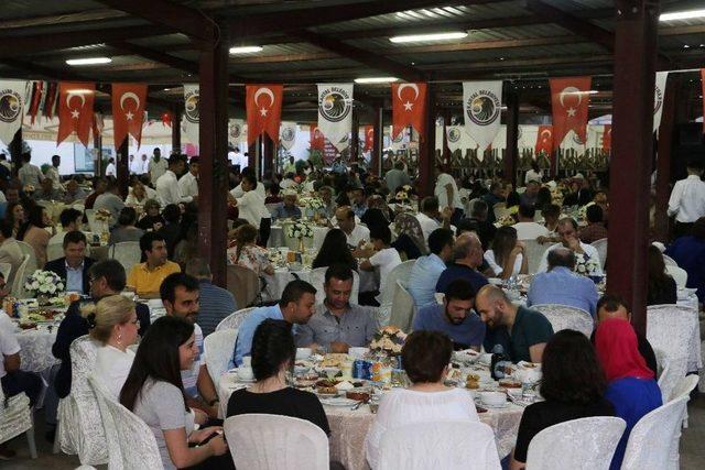 Başkan Altınok Öz, Belediye Personeli İle İftarda Bir Araya Geldi