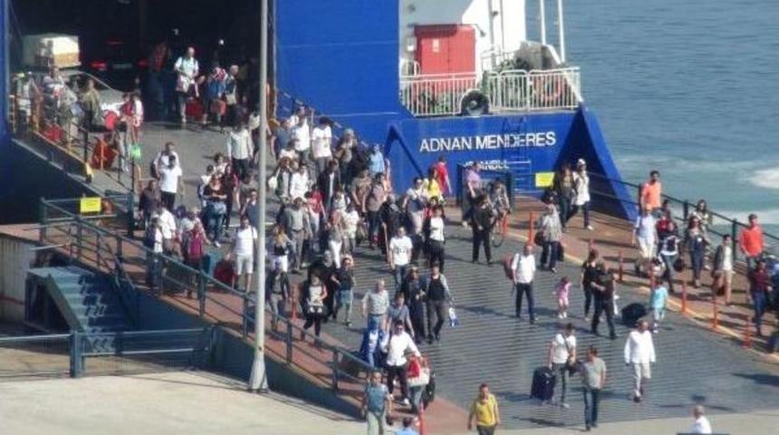 Bandırma Feribot İskelesinde Bayram Yoğunluğu Başladı