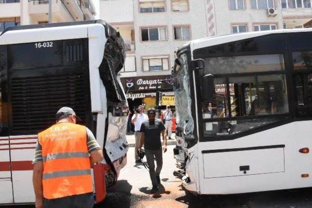 İzmir'de Belediye Otobüsleri Çarpıştı: 11 Yaralı