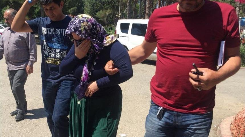 Ağlayan Bebeğini Boğarak &Ouml;ld&uuml;rd&uuml;