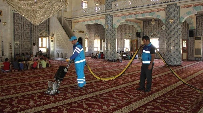 Eyy&uuml;biye Belediyesinden İbadethanelerde Temizlik &Ccedil;alışması