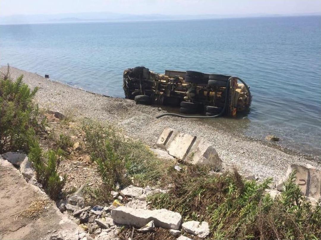 Vidanj&ouml;r Kamyonu Denize U&ccedil;tu