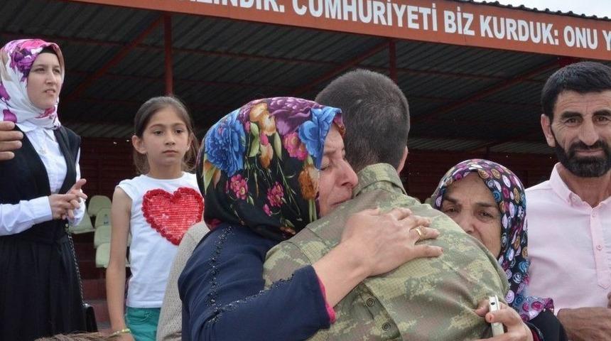 Sivas&rsquo;ta Acemi Erlerin Duygusal Yemin T&ouml;reni