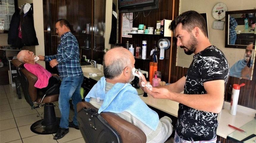 Bayram Esnafın Y&uuml;z&uuml;n&uuml; G&uuml;ld&uuml;rd&uuml;