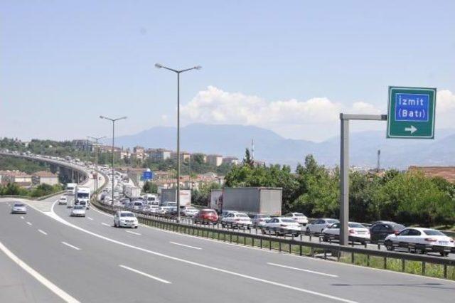 İzmit'te Bayram Trafiği Yoğunluğu