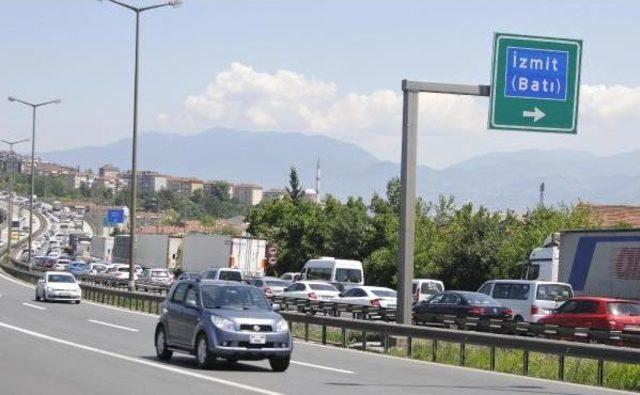 İzmit'te Bayram Trafiği Yoğunluğu