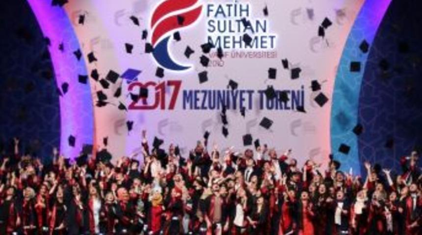 Fatih Sultan Mehmet Vakıf &Uuml;niversitesinde Mezuniyet Heyecanı